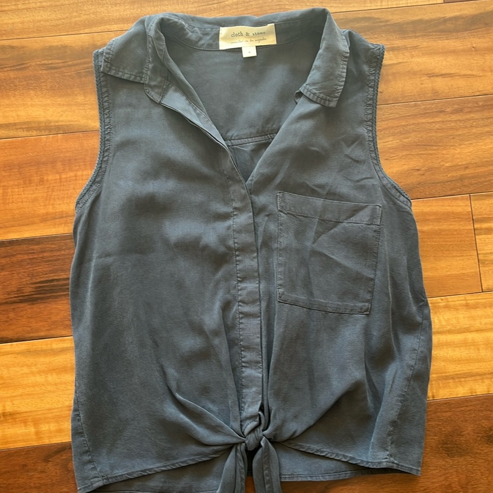 Cloth and Stone sleeveless top.